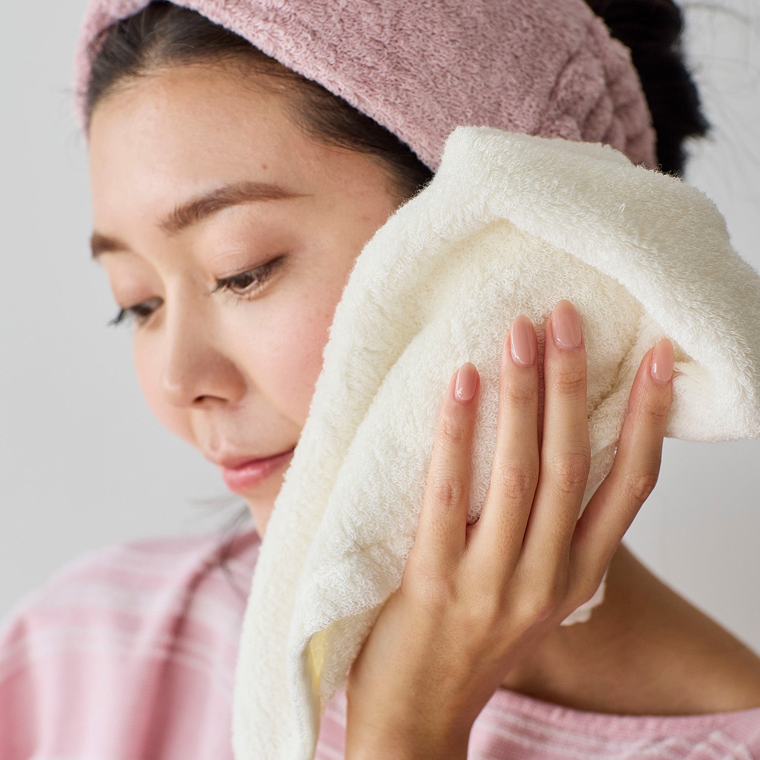 cococi beauty』 アリサ お顔専用タオル(ギフトポーチ入り) – タオル