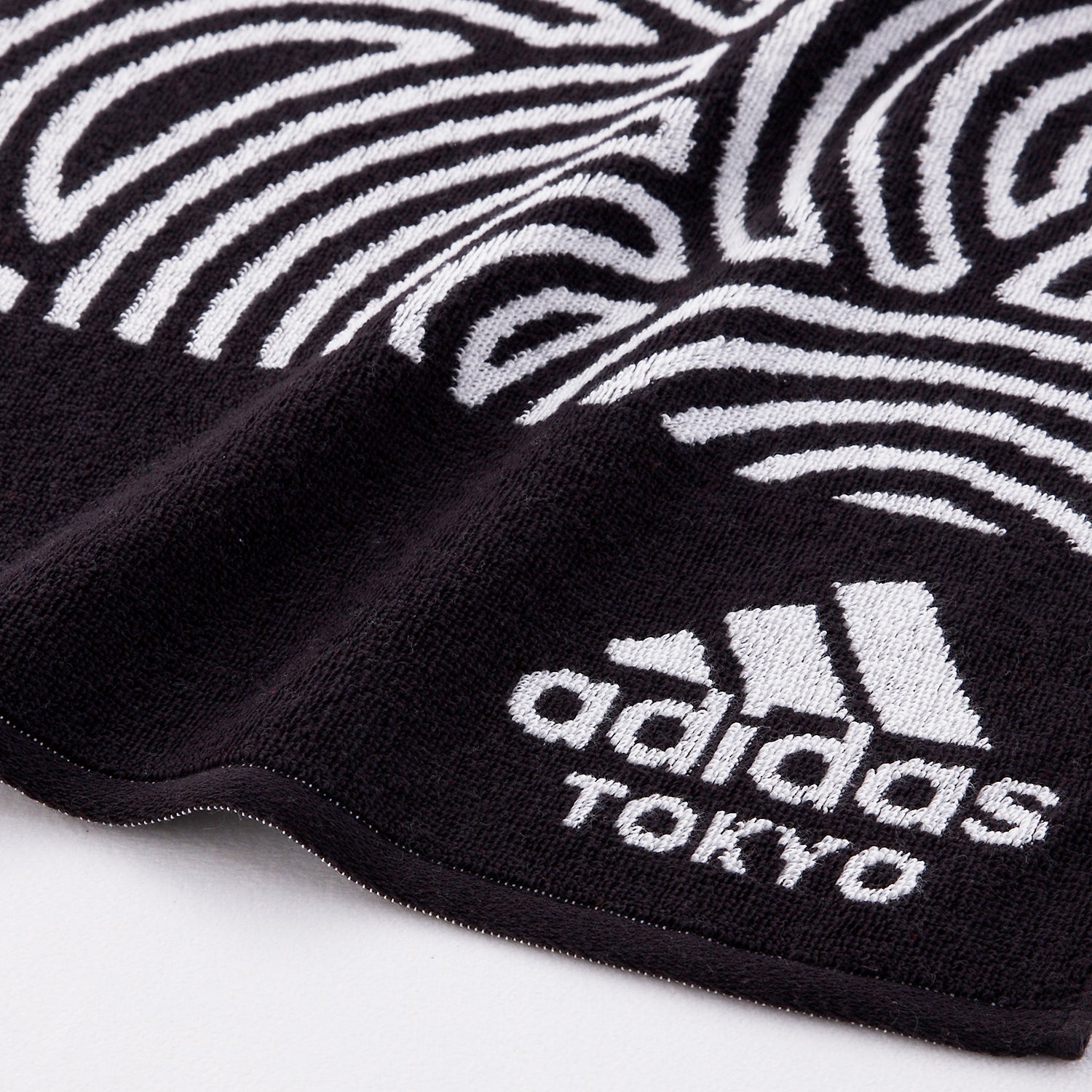 SALE『adidas』 グラフィックスモール スポーツタオル – タオル